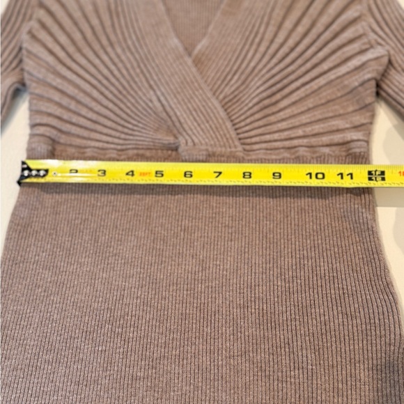INC International Concepts Ribbed Fitted V-Neck Sweater Size M Taupe - Picture 3 of 5